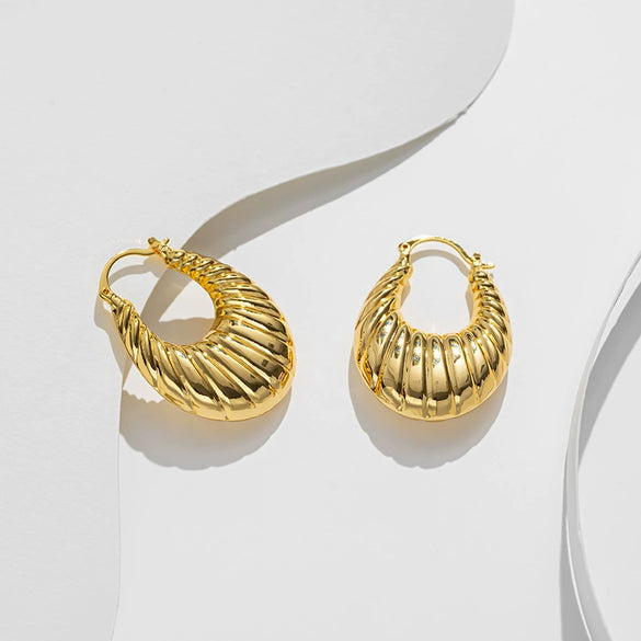 Wholesale Titanium Steel Ushaped Geometric Hollow Earrings With Shrimp Pattern And 18K Gold Furnace Vacuum Plated
