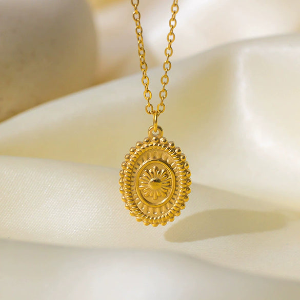 Wholesale Titanium Steel Vintage Geometric Sunshaped Pendant Necklace Electroplated 18K Gold