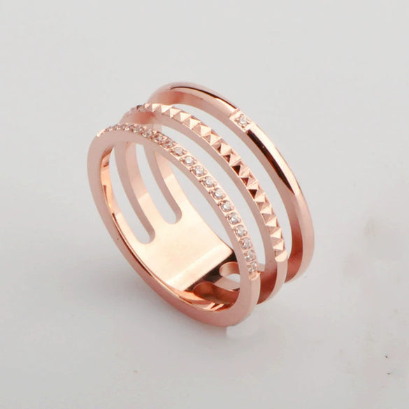 Wholesale Titanium Steel Wave Carved Hollow Three Layer Gear Micro Diamond Ring For Women