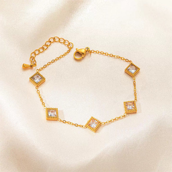 Wholesale Titanium Steel Women's Bracelet With Flower And Rhombus Patterns Electroplated In Golden Retro Elegant Style