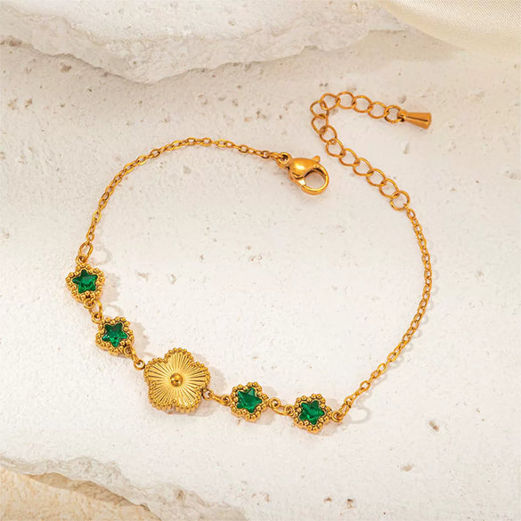 Wholesale Titanium Steel Women's Bracelet With Flower And Rhombus Patterns Electroplated In Golden Retro Elegant Style