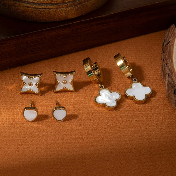 Wholesale Titanium Steel Women's Earrings Set With Heart Shape And Four Leaf Flower Pattern Electroplated