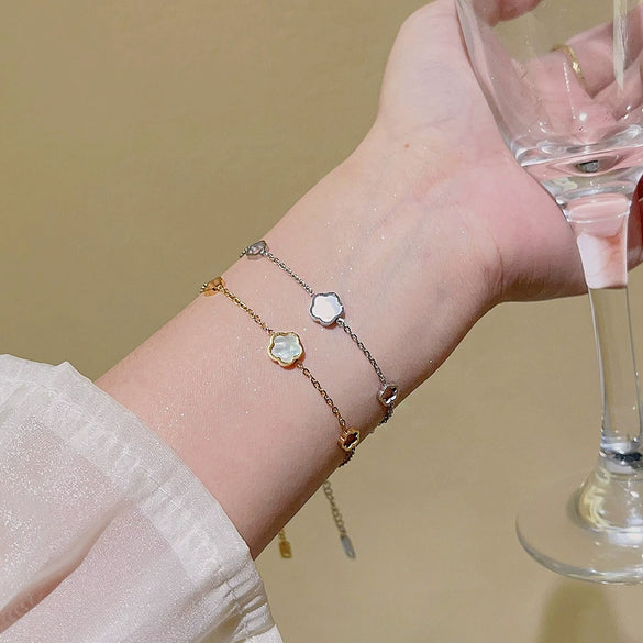 Wholesale Titanium Steel Women's Flower Pattern Electroplated Bracelet