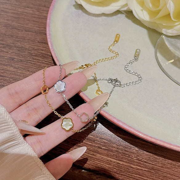 Wholesale Titanium Steel Women's Flower Pattern Electroplated Bracelet