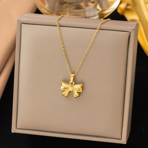 Wholesale Titanium Steel Women's Geometric Retro Necklace With Electroplating O Word Chain