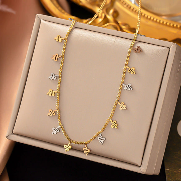 Wholesale Titanium Steel Women's Geometric Retro Necklace With Electroplating O Word Chain