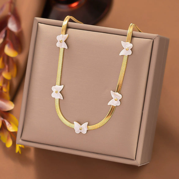 Wholesale Titanium Steel Women's Geometric Retro Necklace With Electroplating O Word Chain