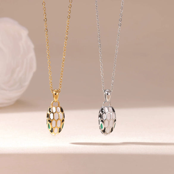 Wholesale Titanium Steel Women's Geometric Snake Head Pendant O Word Chain Necklace With Electroplating