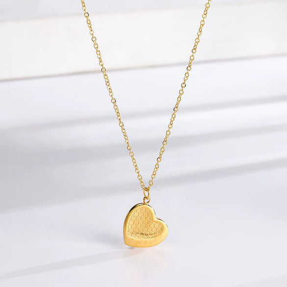 Wholesale Titanium Steel Women's Heartshaped Pendant Necklace With Geometric Pattern And Electroplating Treatment Ochain Style Simple Design