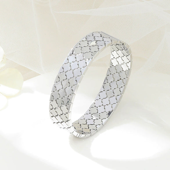 Wholesale Titanium Steel Wrist Bracelet Fourleaf Clover Pattern Electroplated Highend Jewelry