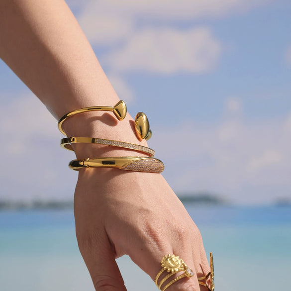 Wholesale Triangular Texture Hollow Elastic Bracelet Stainless Steel Material Plated With Real Gold