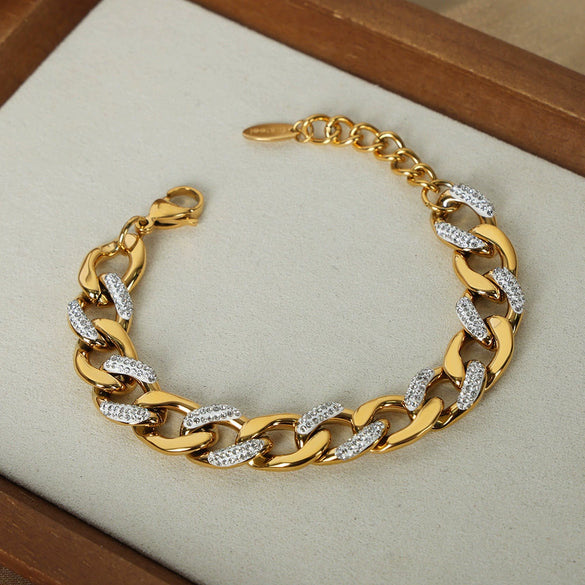 Wholesale Unisex Elegant Light Luxury Cuban Bracelet And Necklace Set In Titanium Steel With Regular Chain And Electroplating Treatment