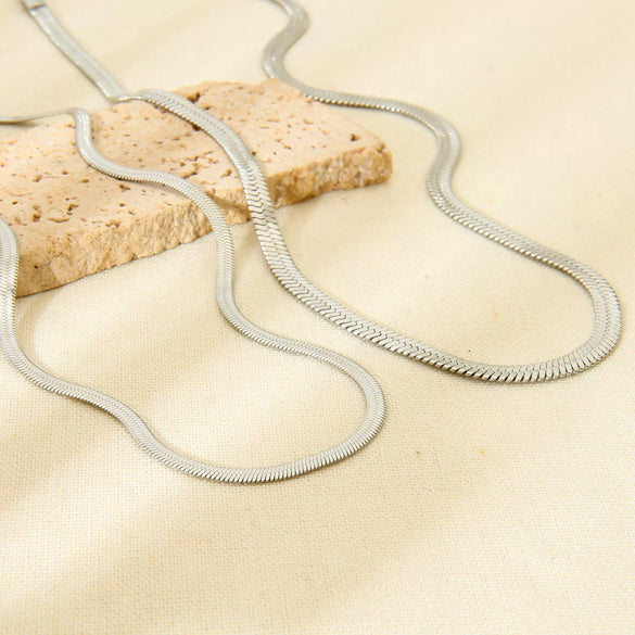 Wholesale Unisex Geometric Stainless Steel And Titanium Steel Snake Bone Chain Necklace With 18K Gold Electroplating