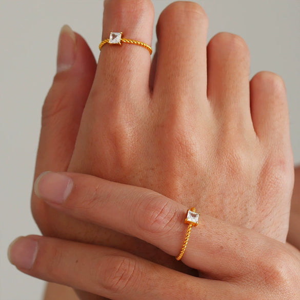 Wholesale Unisex Geometric Stainless Steel And Zircon Inlaid Finger Ring With Pvd Vacuum Gold Plating