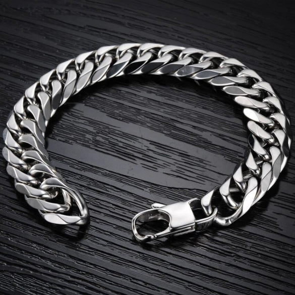 Wholesale Unisex Heart Shape Titanium Steel Bracelet With Baking Varnish Treatment For Bodybuilding Men