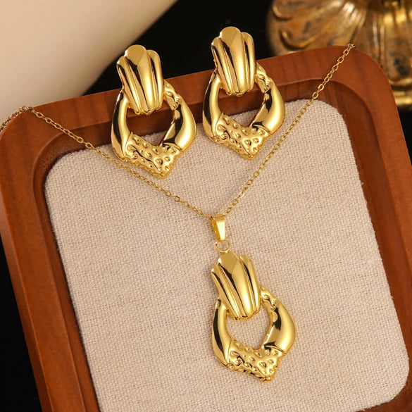 Wholesale Unisex Irregular Hollow Geometric Stainless Steel Earrings And Pendant Necklace With Electroplating