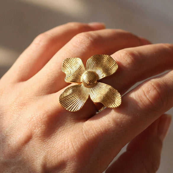 Wholesale Unisex Modern Minimalist Electroplated Stainless Steel Flower Pattern Accessories Rings Jewelry