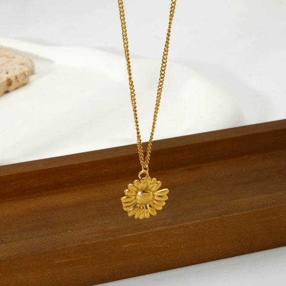 Wholesale Unisex Stainless Steel And Titanium Steel Flower Pendant Necklace With 18K Gold Plating
