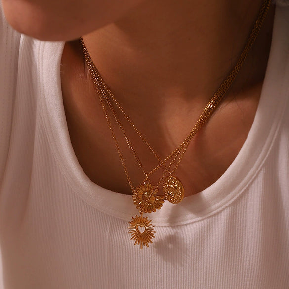 Wholesale Unisex Stainless Steel And Titanium Steel Flower Pendant Necklace With 18K Gold Plating