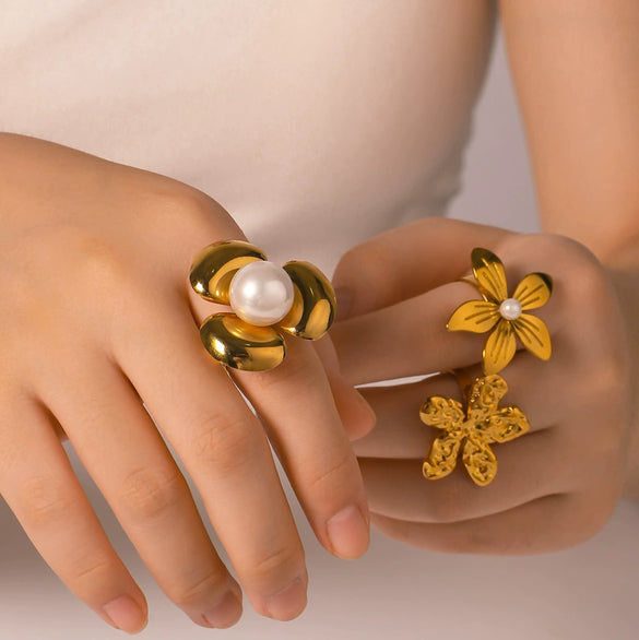 Wholesale Unisex Stainless Steel Flower Pearl Ring With Geometric Pattern And 18K Furnace Vacuum Plating