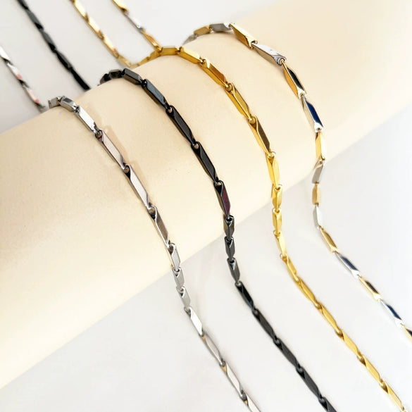 Wholesale Unisex Stainless Steel Handmade Melon Seed Chain Necklace With Geometric Pendant And Polishing Treatment
