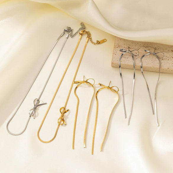 Wholesale Versatile Bow Tie Snake Bone Chain 18K Gold Plated Titanium Steel Necklace With Butterfly Dragonfly Insect Patterns For Women