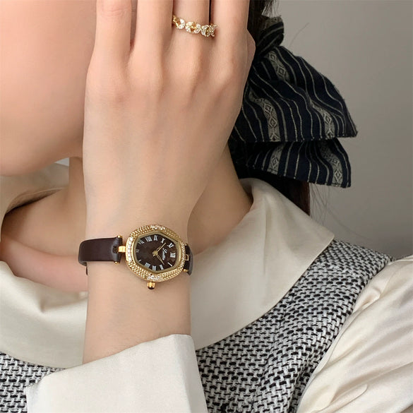 Wholesale Vintage Diamondshaped Women's Quartz Watch With Super Fiber Strap And Metal Case