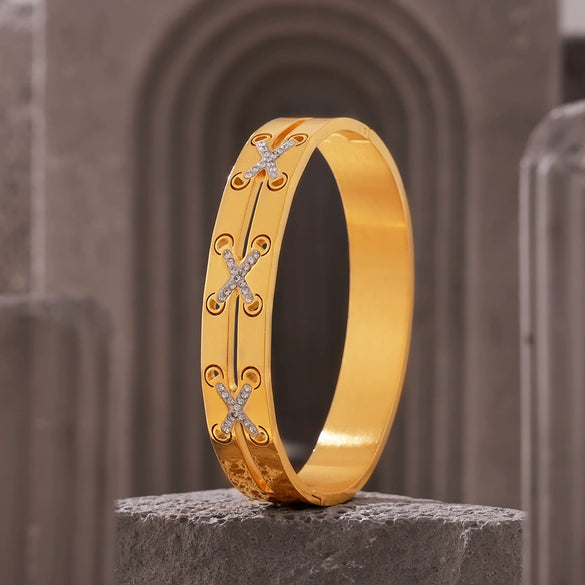 Wholesale Vintage Exaggerated Cross Bracelet Jewelry In Simple Geometric Style Made Of Stainless Steel With Electroplating