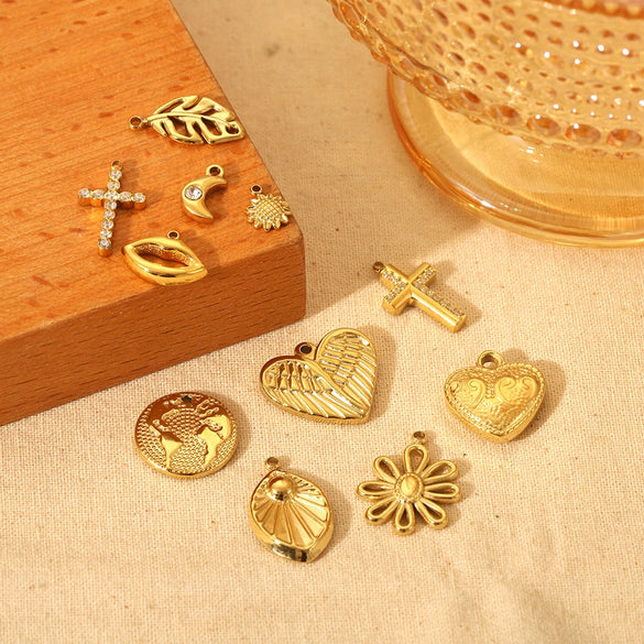 Wholesale Vintage Gold Plated Stainless Steel Bracelet With Love Wings Leaf Sunflower Lips Eye Pendant And Hirback Pattern