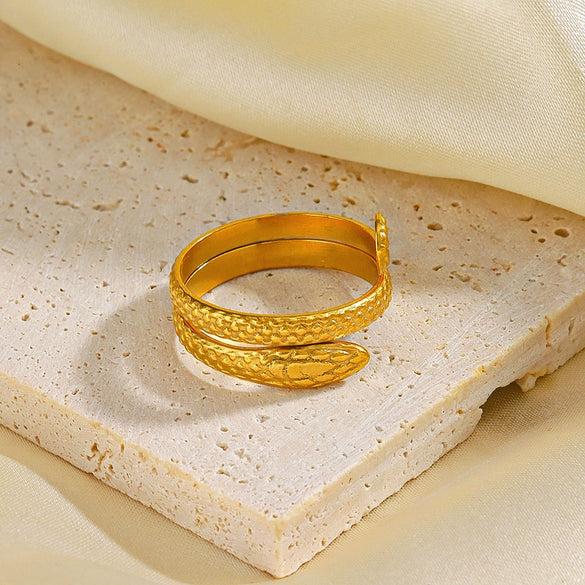 Wholesale Vintage Snakeshaped Stainless Steel Goldplated Women's Ring With Animal Zodiac Style