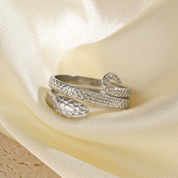 Wholesale Vintage Snakeshaped Stainless Steel Goldplated Women's Ring With Animal Zodiac Style