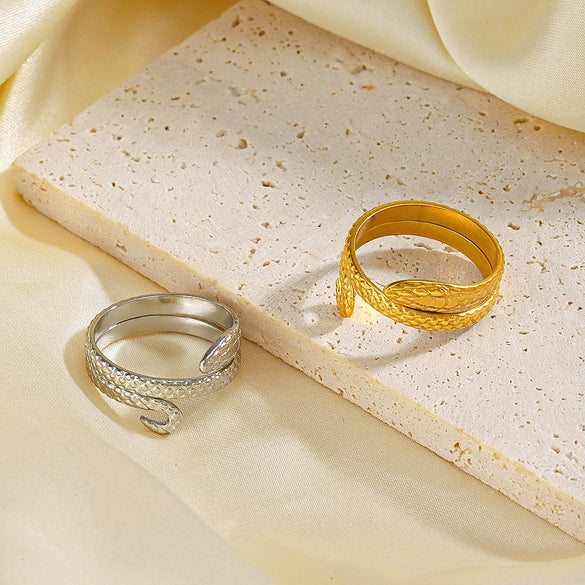 Wholesale Vintage Snakeshaped Stainless Steel Goldplated Women's Ring With Animal Zodiac Style