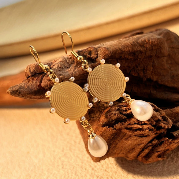 Wholesale Vintage Stainless Steel And Pearl Jewelry With Small Animal Pattern And 18K Gold Plated Electroplating Treatment Including Earrings And Necklaces