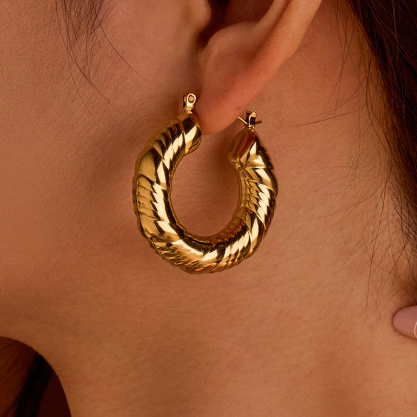 Wholesale Vintage Stainless Steel Hollow Geometric Earrings With Electroplating For Women