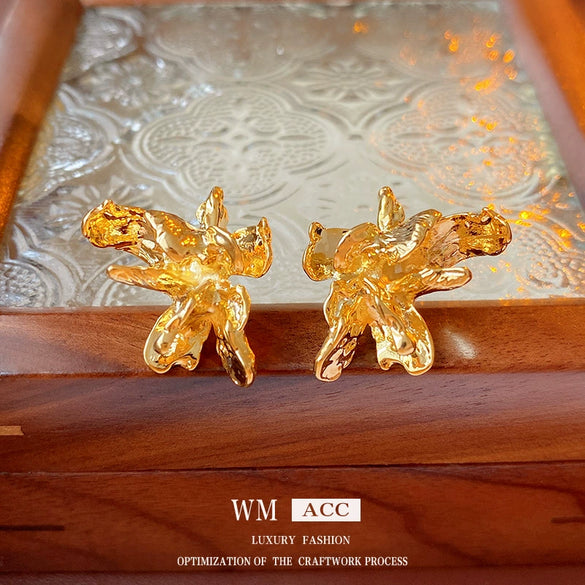 Wholesale Vintage Style Asymmetrical Metal Flower Earrings For Women Copper Electroplated Silver Needle