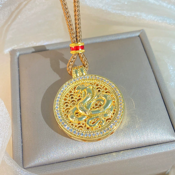 Wholesale Vintage Style Goldplated Brass Round Zodiac Sign Pendant Necklace With Diamonds