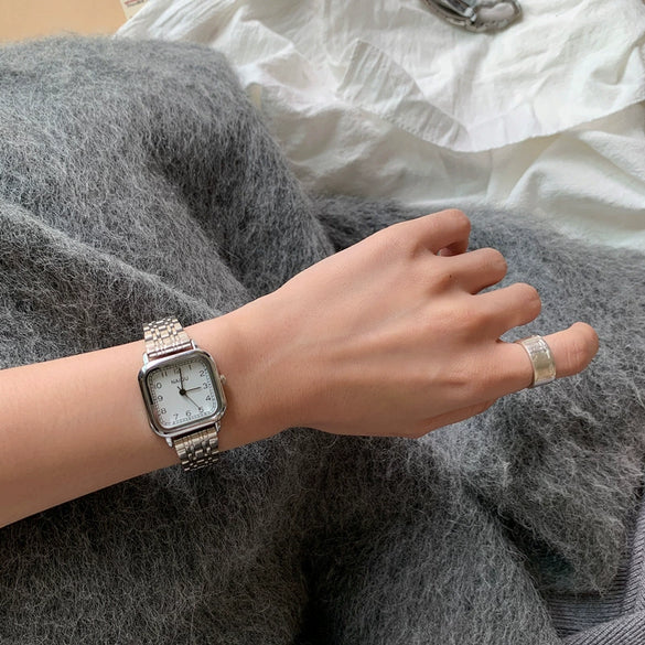 Wholesale Watch Retro Cold Style Silver Metal Alloy Case Quartz For Women