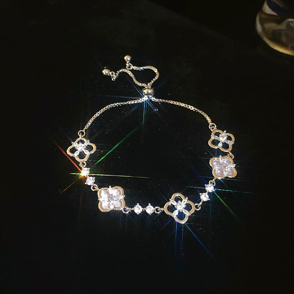 Wholesale Women Copper Light Luxury Flower Diamond Striped Electroplating Bracelet