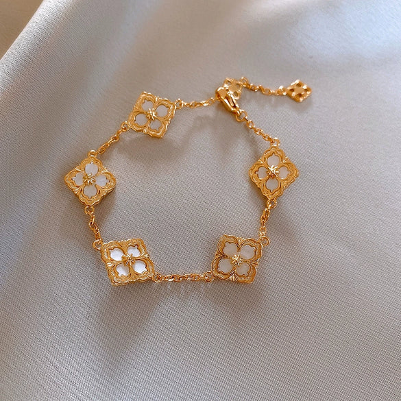 Wholesale Women Copper Light Luxury Flower Diamond Striped Electroplating Bracelet