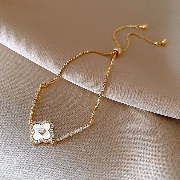 Wholesale Women Copper Light Luxury Flower Diamond Striped Electroplating Bracelet