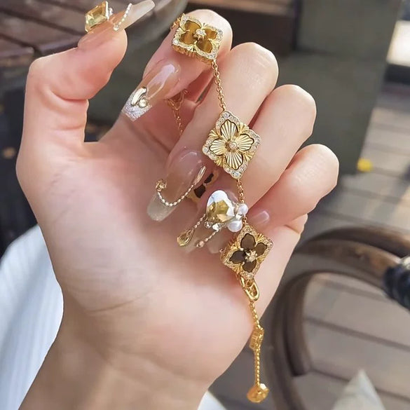 Wholesale Women Copper Light Luxury Flower Diamond Striped Electroplating Bracelet
