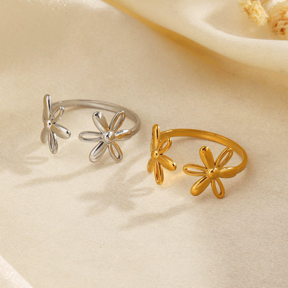 Wholesale Women Stainless Steel Flower Ring With Electroplating And Simple Style
