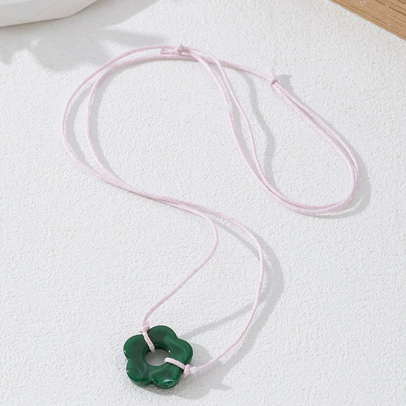 Wholesale Women's Acrylic Alloy Electroplated Five Leaf Clover And Flower Pendant Necklace In Sweet And Cool Style