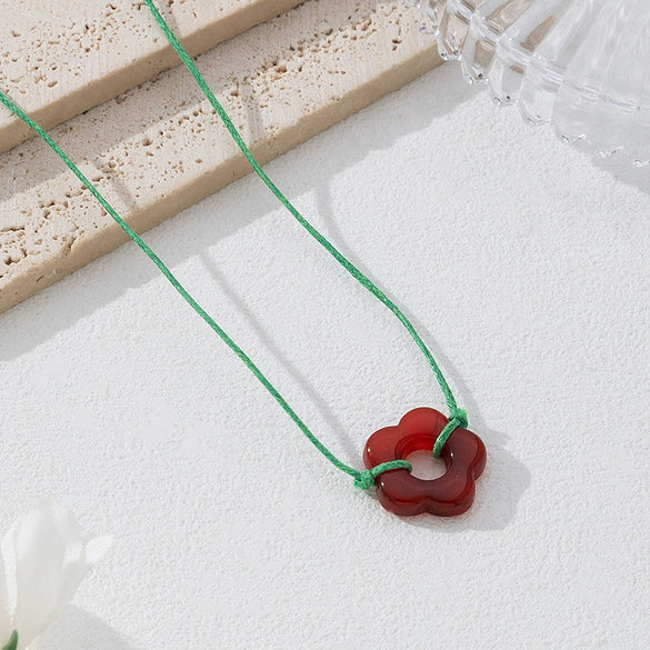 Wholesale Women's Acrylic Alloy Electroplated Five Leaf Clover And Flower Pendant Necklace In Sweet And Cool Style