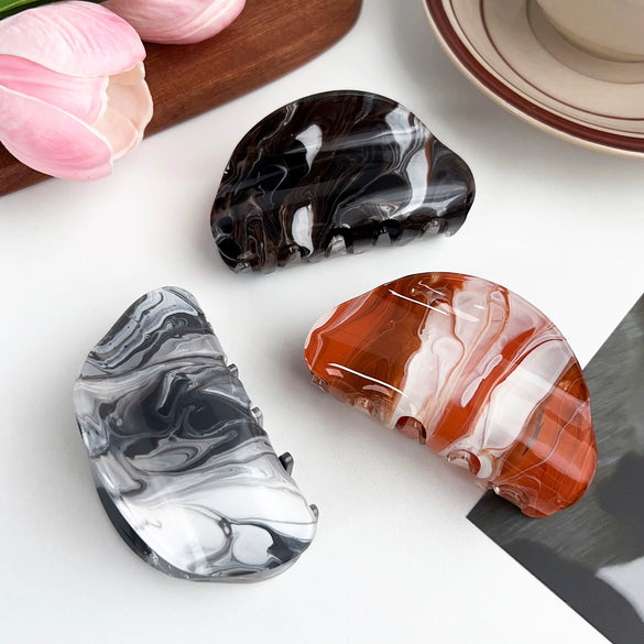 Wholesale Women's Acrylic Handmade Semiround Hair Grab Clip With Simple Stripe Design