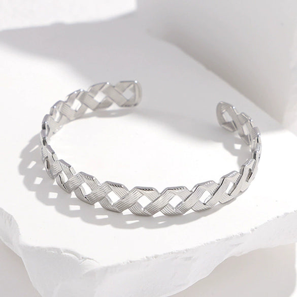 Wholesale Women's Adjustable Geometric Hollow C Shaped Titanium Steel And Stainless Steel Open Bracelet With Electroplating
