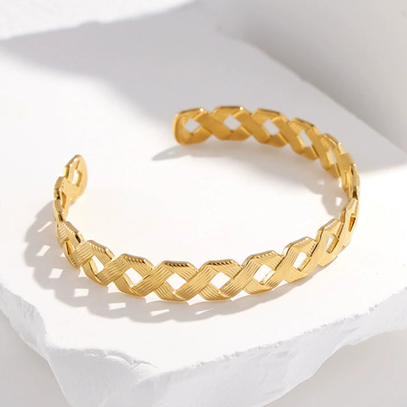 Wholesale Women's Adjustable Geometric Hollow C Shaped Titanium Steel And Stainless Steel Open Bracelet With Electroplating