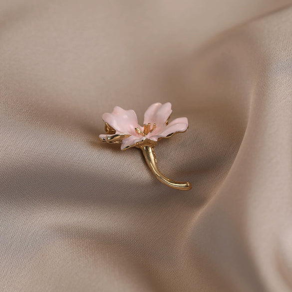 Wholesale Women's Alloy Antirunning Brooch With Flower Pattern And Electroplating Design
