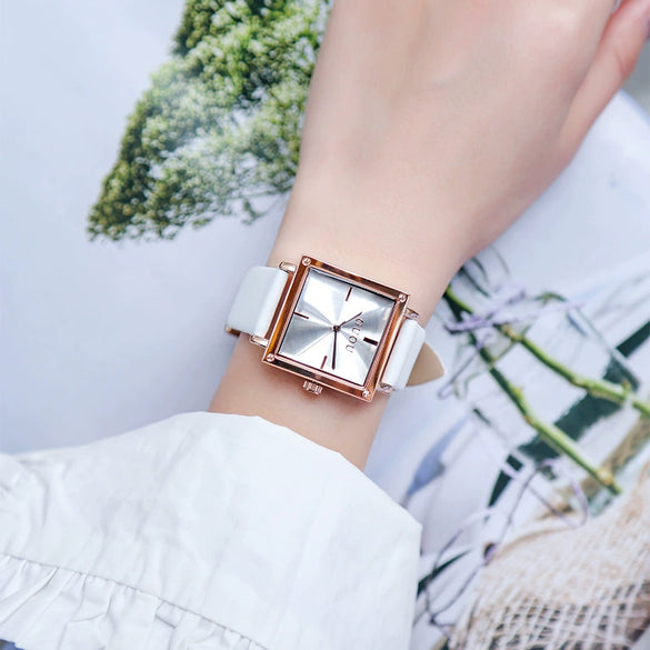 Wholesale Women's Alloy Case Genuine Leather Strap Rectangle Dial Retro Fashion Waterproof Quartz Watch With Rose Gold Clasp