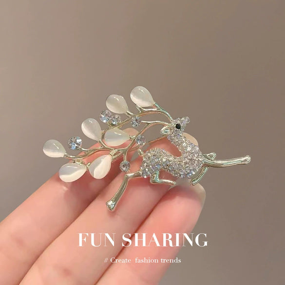 Wholesale Women's Alloy Deer Brooch With Electroplating Natural Style Animal Pattern For Sweater And Suit Fixing